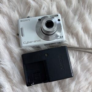 Sony Cyber-Shot W30 Glossy White Vintage Digital Camera